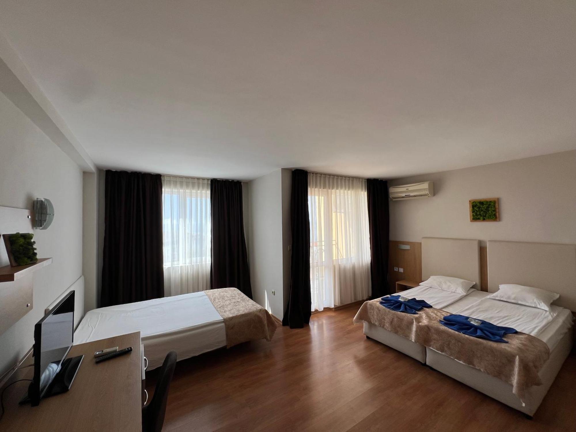 Family Hotel Milev Sveti Vlas Esterno foto