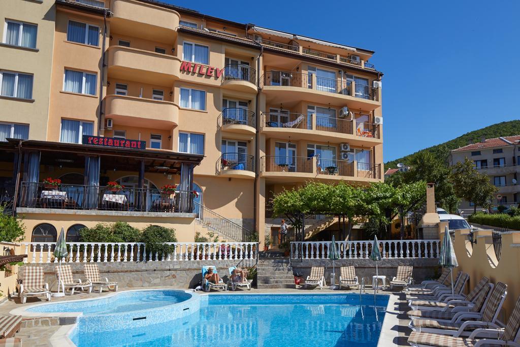 Family Hotel Milev Sveti Vlas Esterno foto